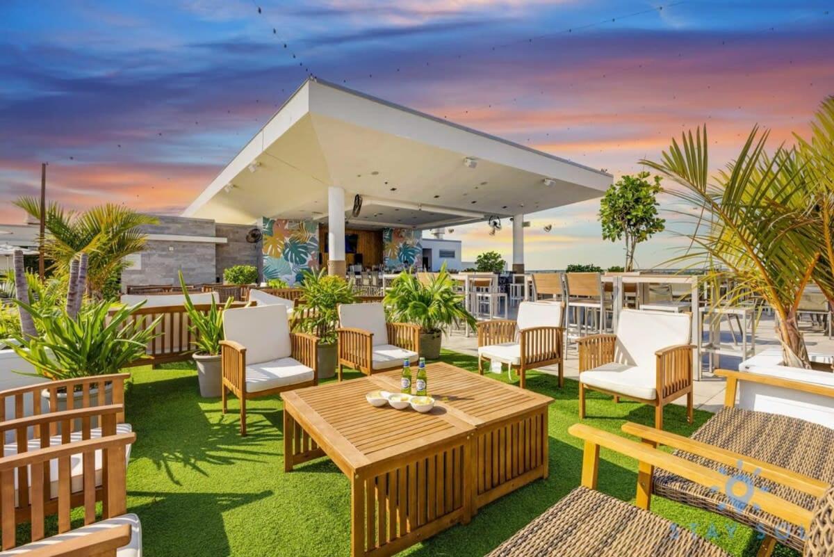 Tropical Oasis - Rooftop Pool- Near Beach - Gym Hollywood Eksteriør billede